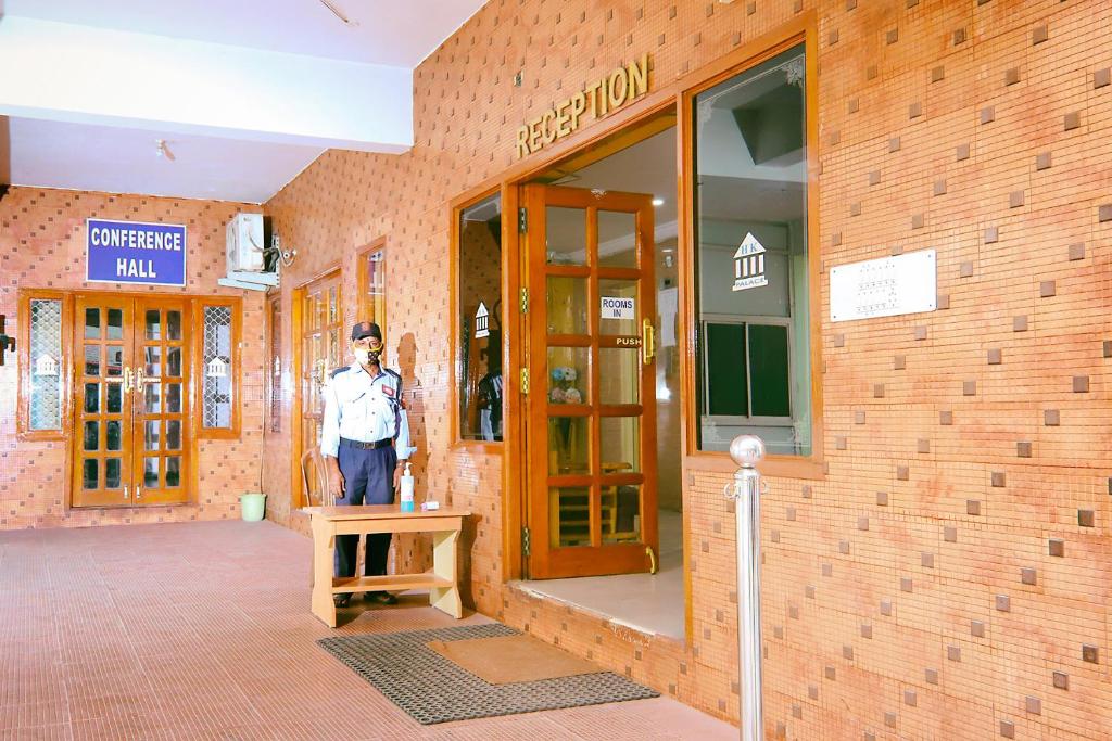 Hotel Kirthikaa Palace Salem photo