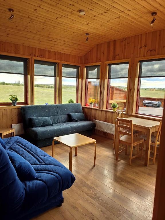 Bright and Peaceful Cabin with Views &amp; Hot Tub — Hotel in Selfoss