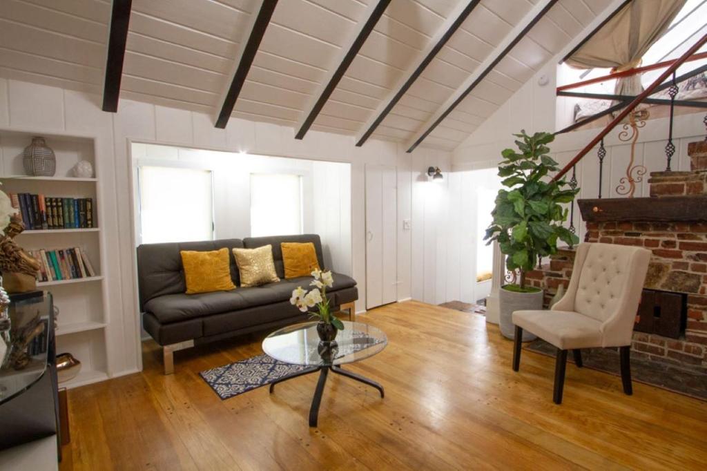 Dreamy Farmhouse in Studio City photo