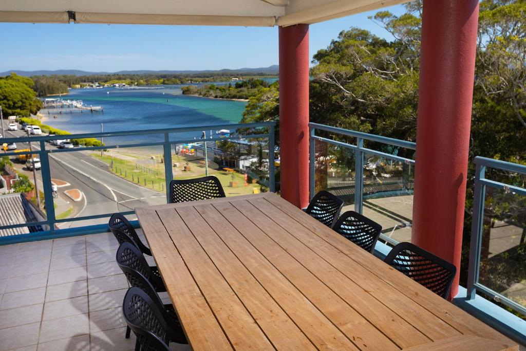 Spinnaker 402, Forster