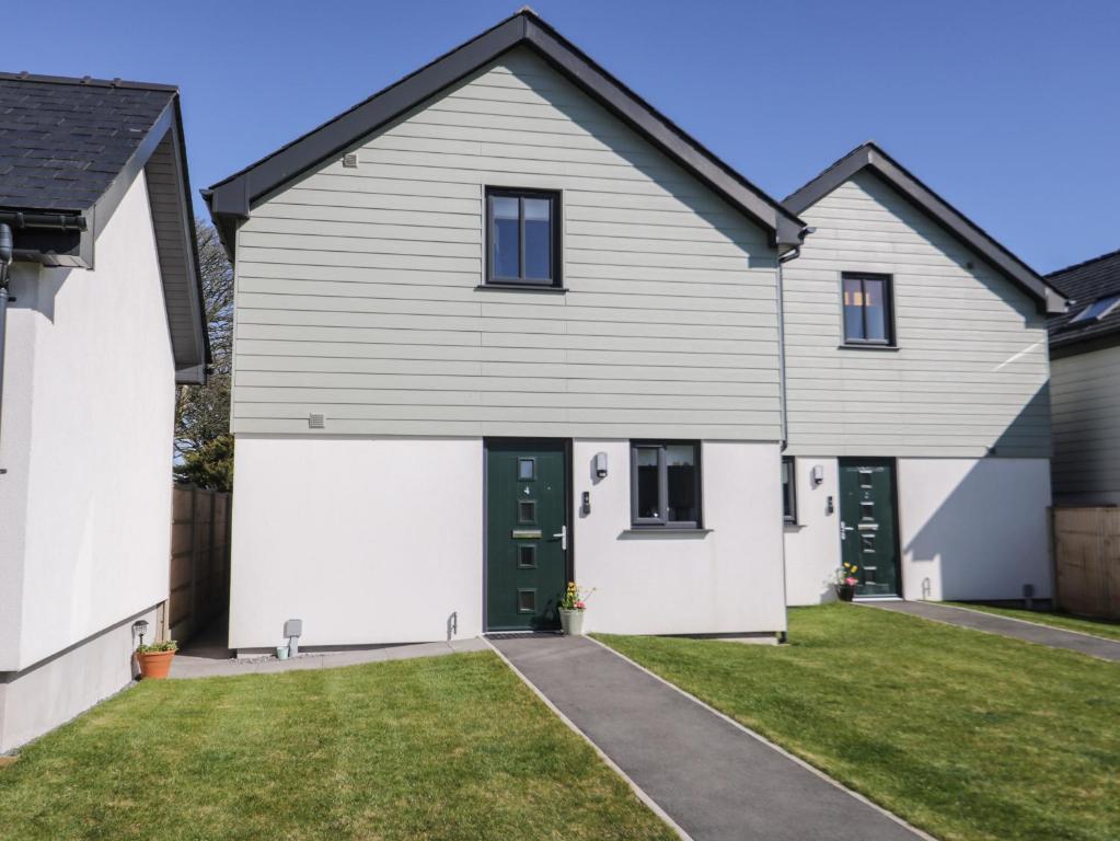 4 Parc Delfryn, Llanallgo