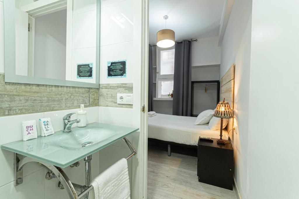 Easy Sants by Bossh! Hotels - 4
