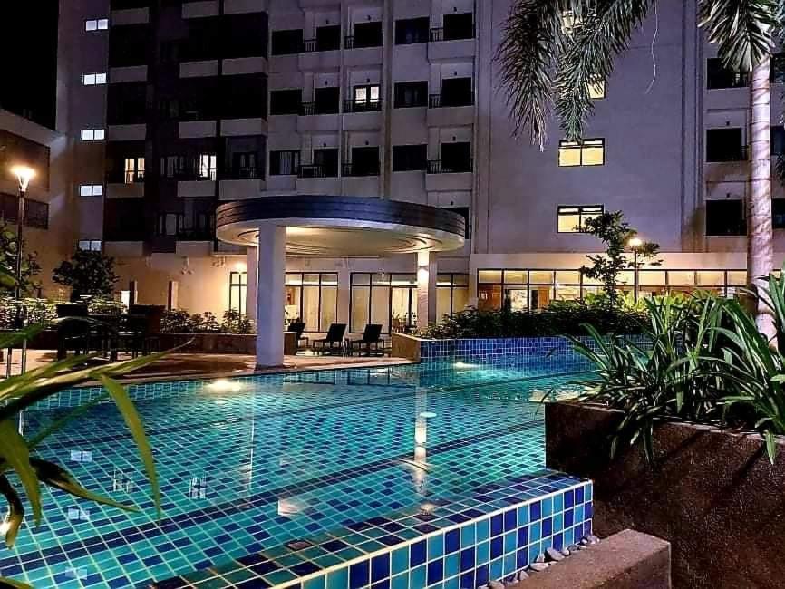 SM Spring Residences Tower 2 Condominium Bicutan Paranaque Cozy Condo — Hotel in Manila