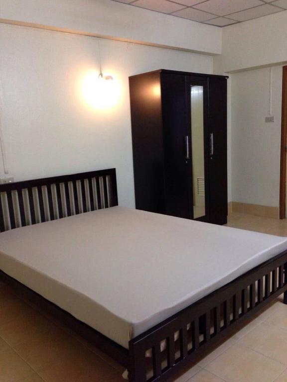 Jirapong apartment photo