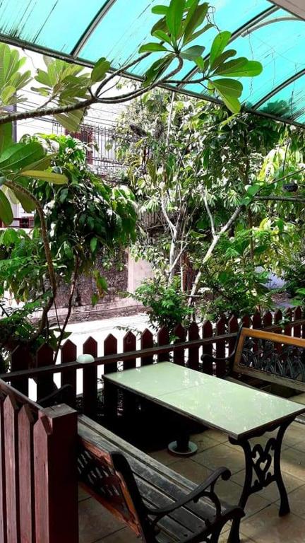 Jirapong apartment photo