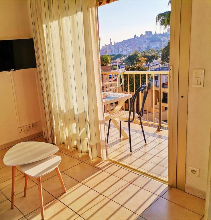 Studio Calme BORD DE MER Balcon avec Vue sur MENTON, Ascenseur, Climatisation, Ideal location quiet near sea, balcony with city view, elevator, AC - 3