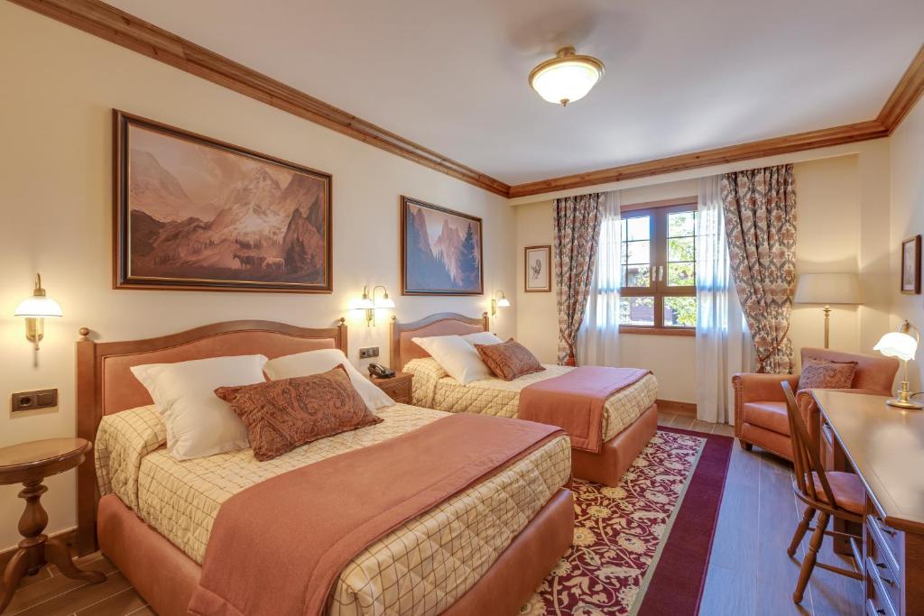 PortAventura Hotel Colorado Creek - Includes unlimited access to PortAventura Park & 1 access to Ferrari Land - 2