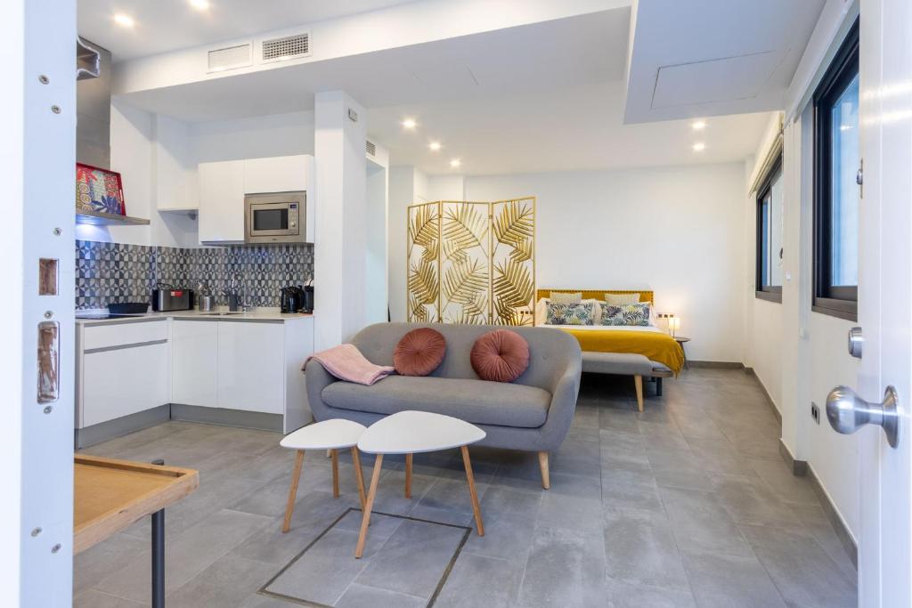 Nine O´Clock Castellar by Valcambre, Sevilla