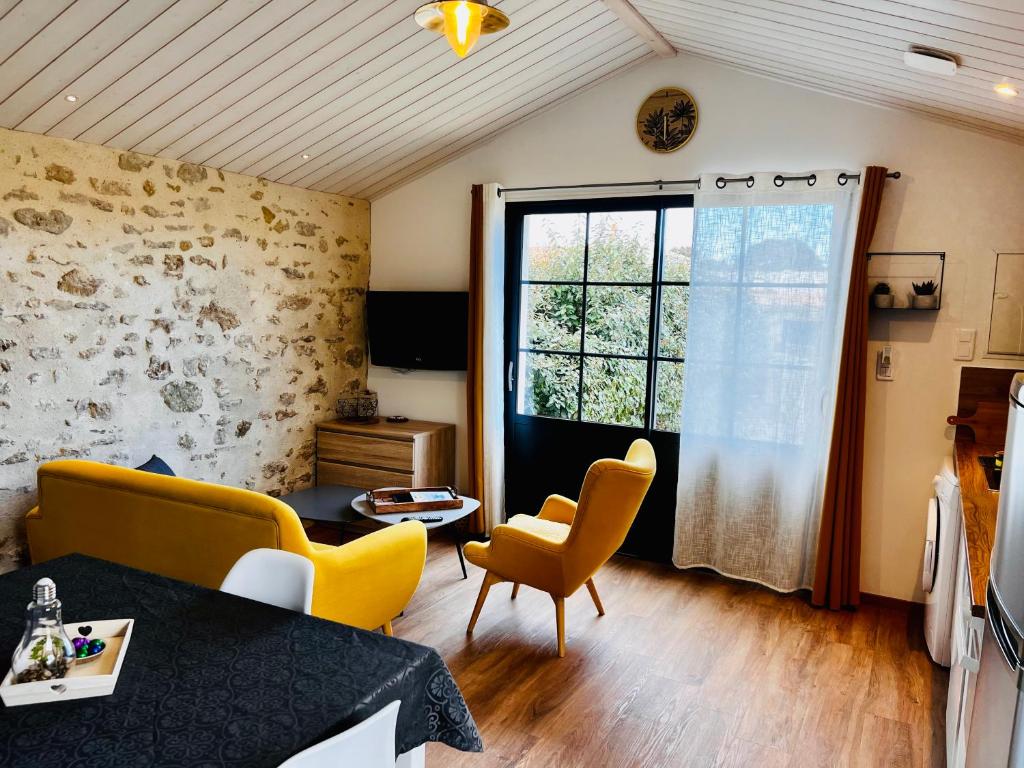 L’Annexe, LʼÉpine