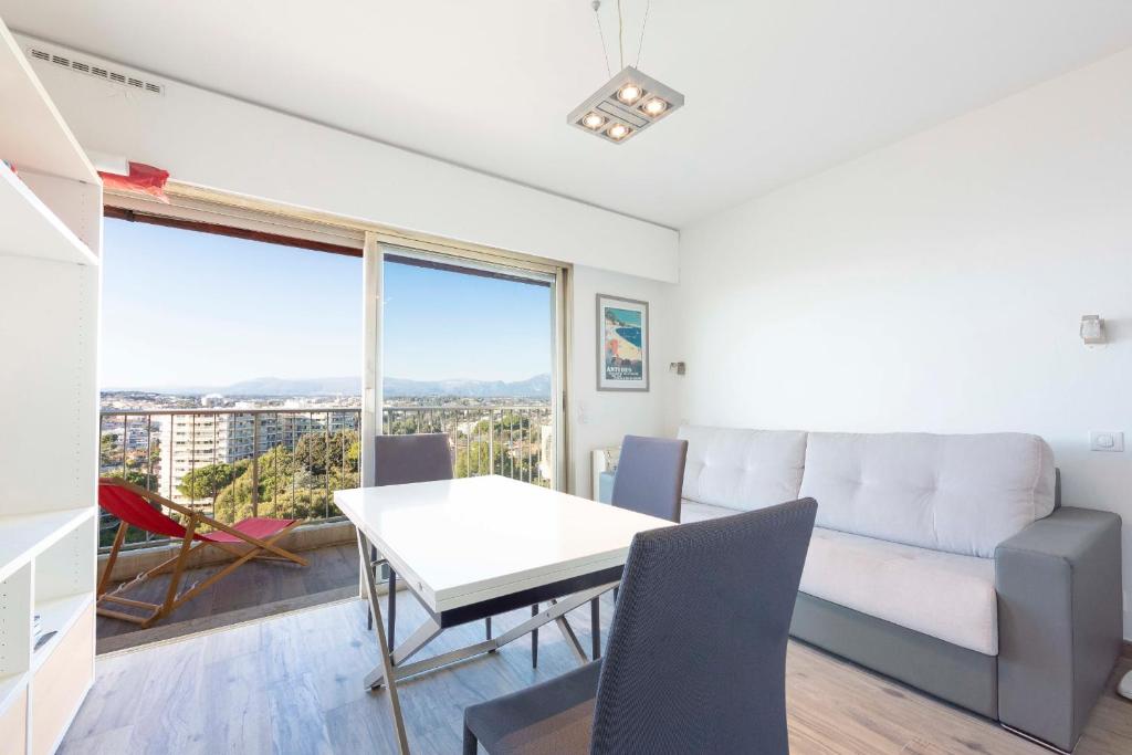 Studio with a panoramic view at the top floor of a residence with a pool - 2