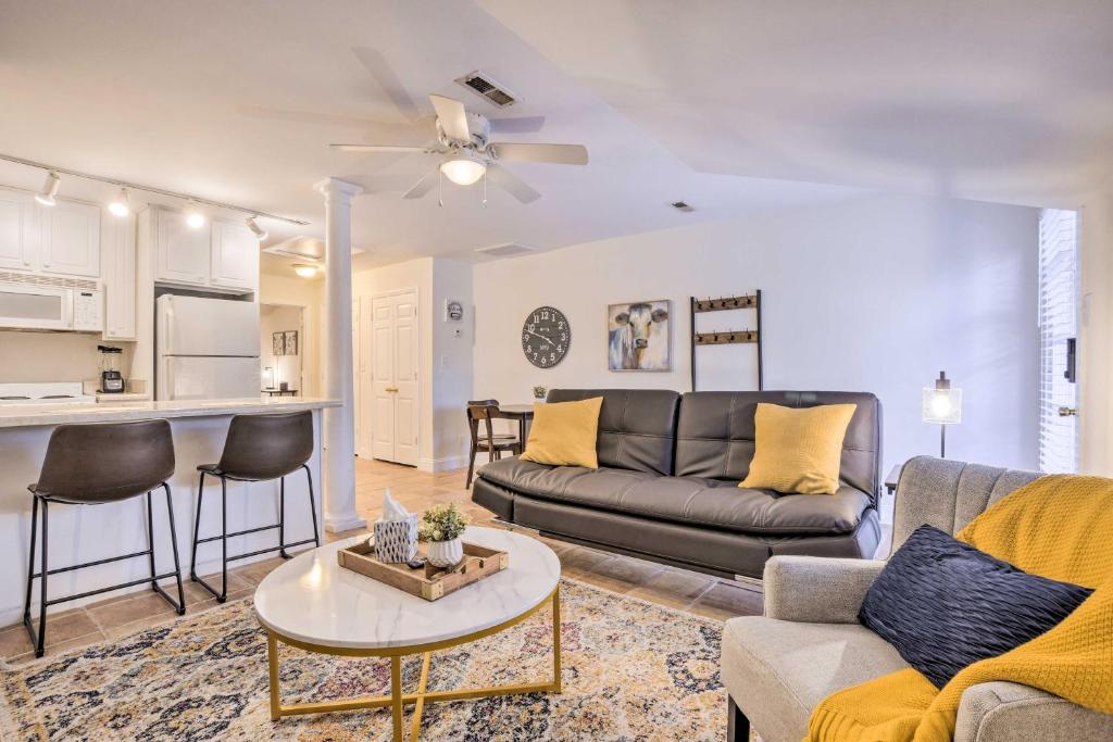 Ideally Located and Updated Chapel Hill Apartment!