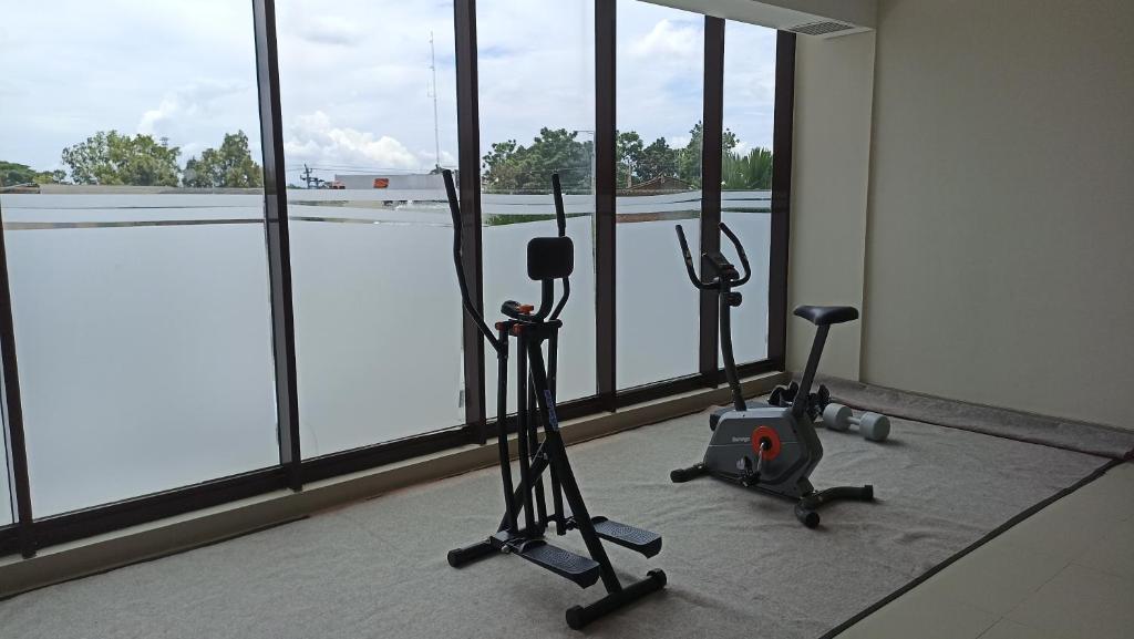 Ruby Apartment #6, Kejayan