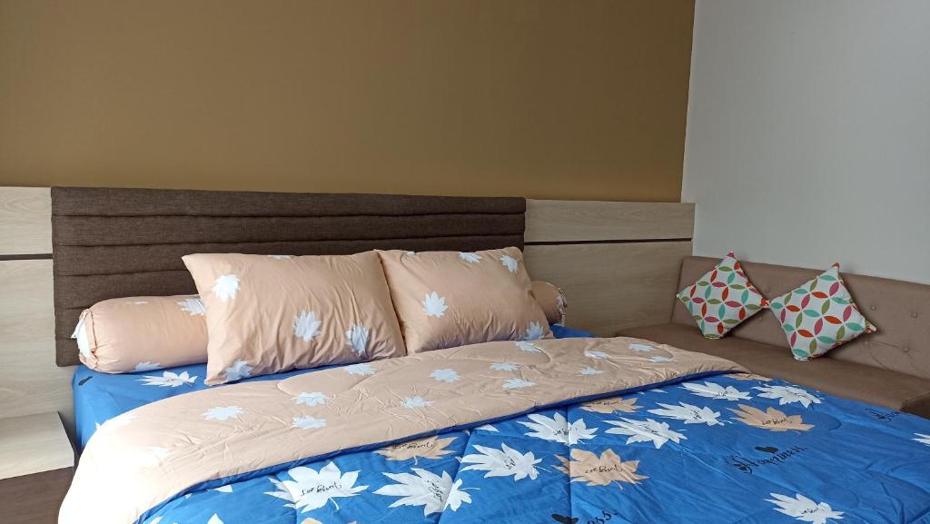 Ruby Apartment #7, Kejayan