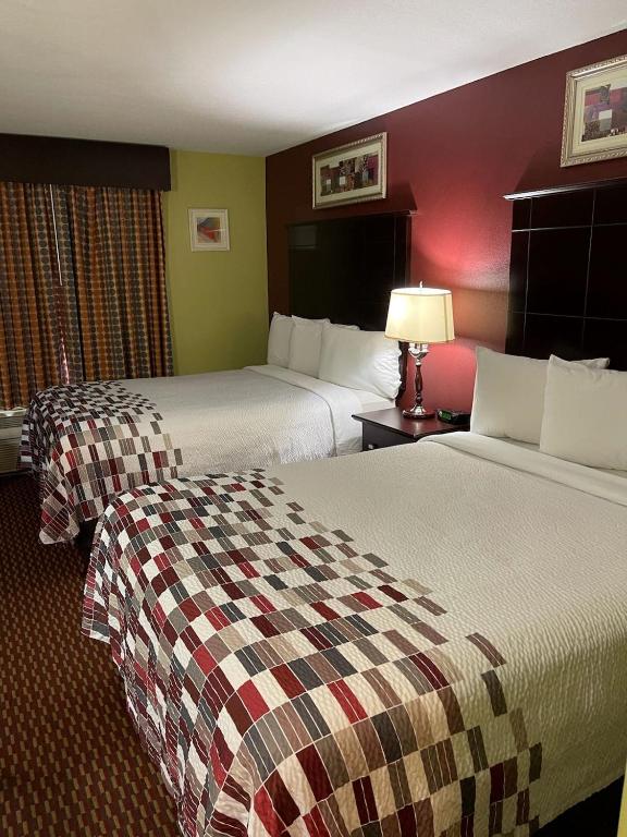Red Roof Inn & Suites Detroit-Melvindale/ Dearborn photo
