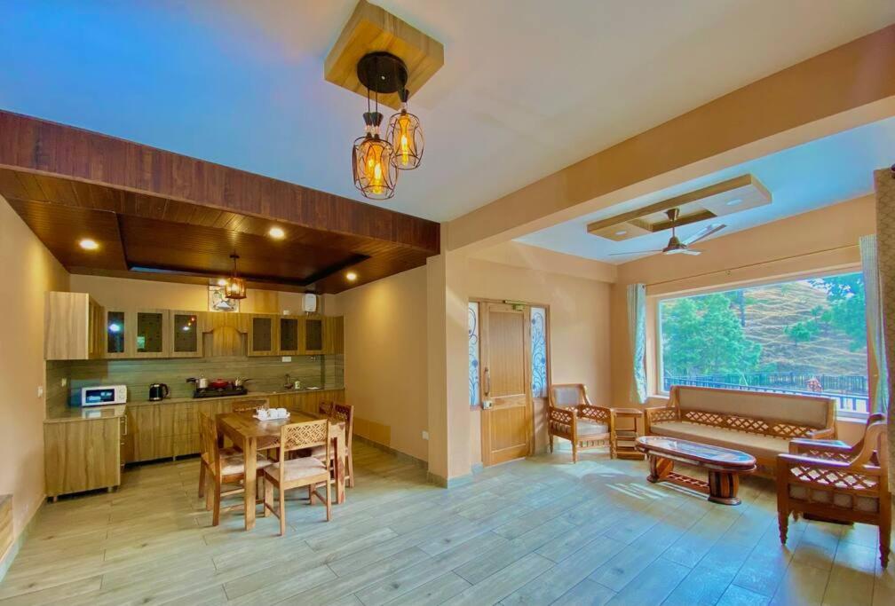 Pine Basera — Hotel in Dharampur