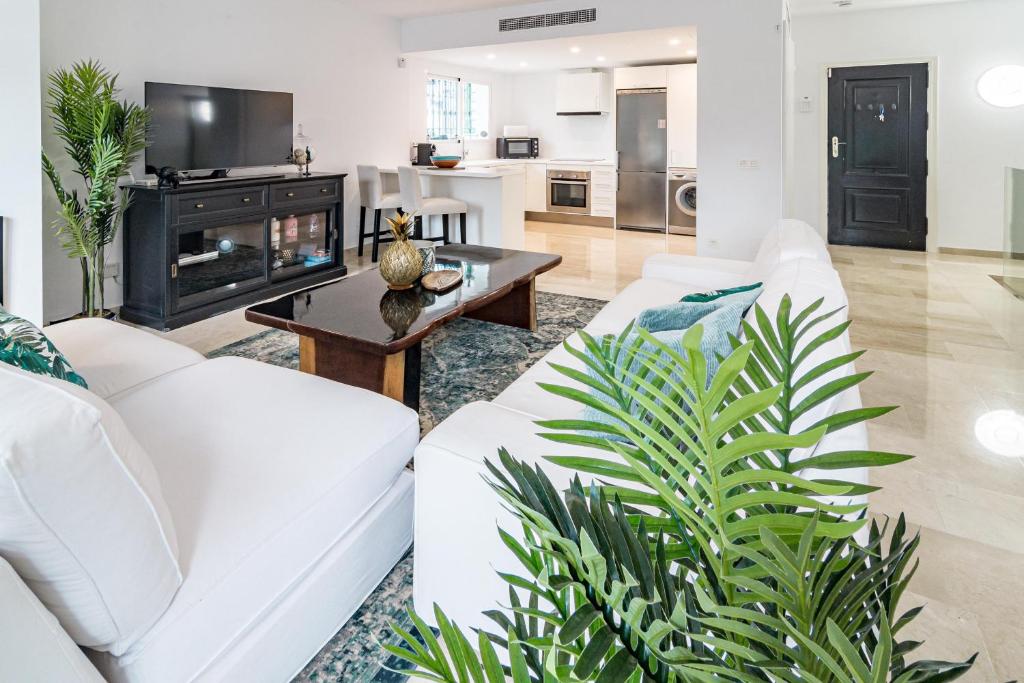 Charming and Modern 3-Bedroom Duplex in Aloha Pueblo with Mountain Views - 2