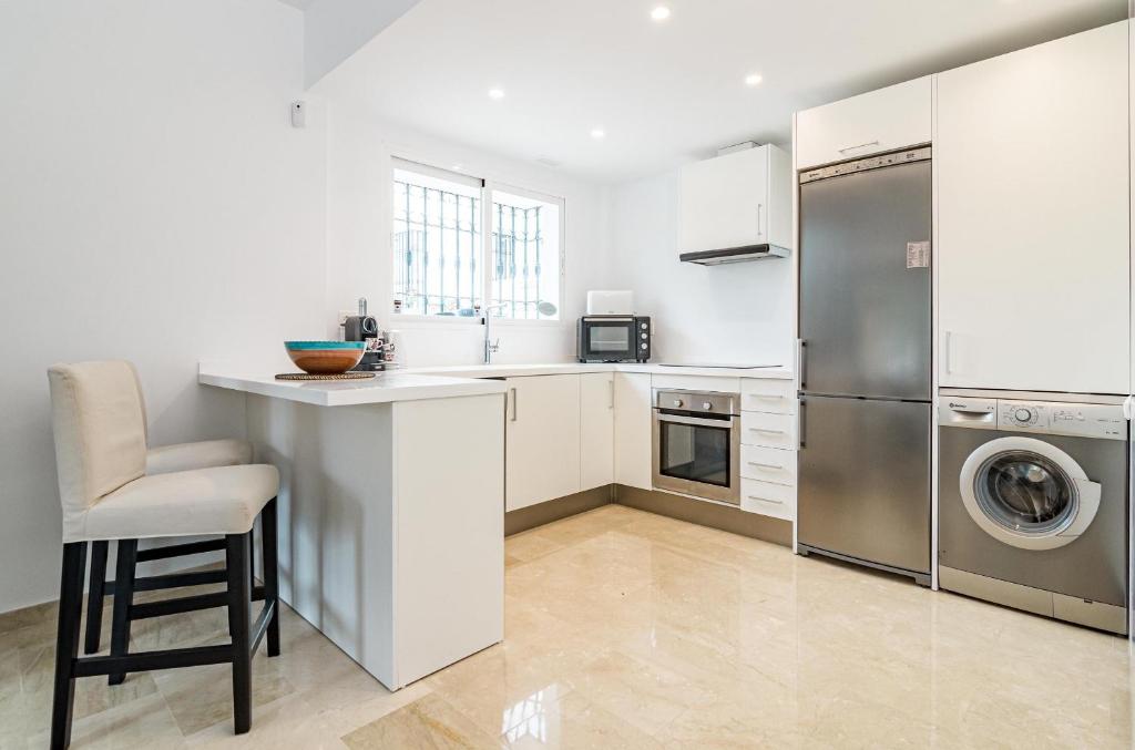 Charming and Modern 3-Bedroom Duplex in Aloha Pueblo with Mountain Views - 5