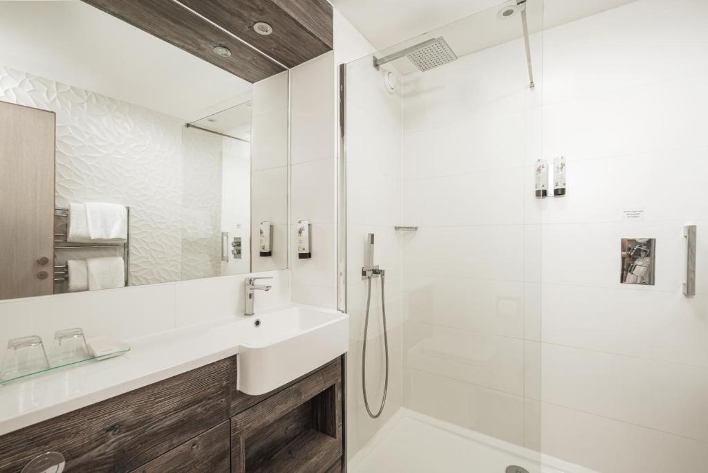 The Waterfront Hotel Spa & Golf photo