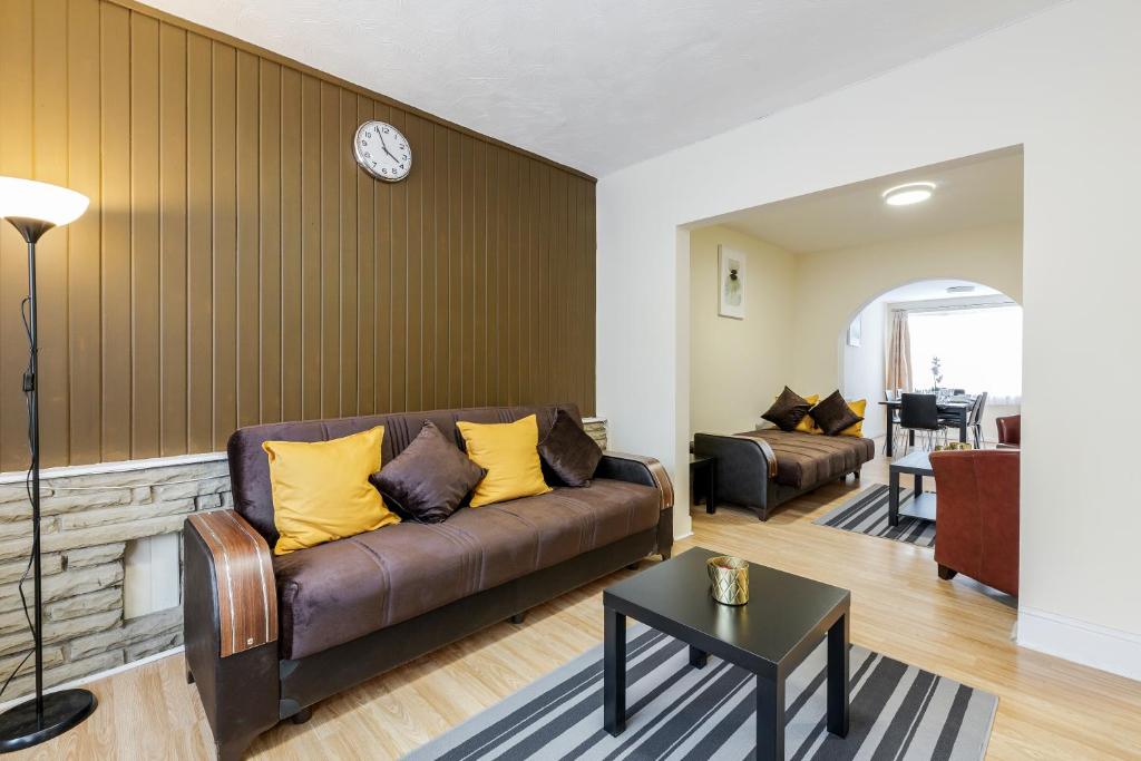 Beautiful 2-Bed House in quiet cul-de-sac