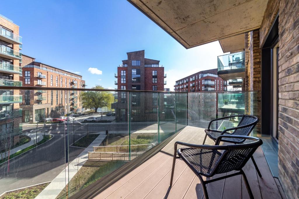Suites by Rehoboth - Darent Court - Dartford Station photo