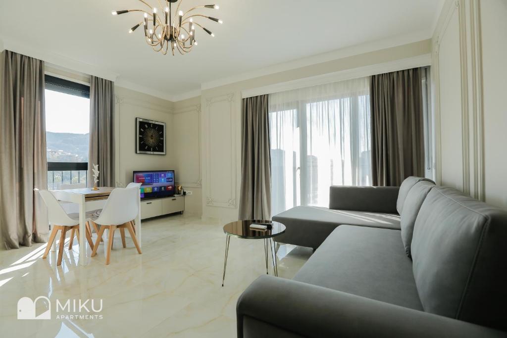 Miku Apartment - Lovely 1 Bedroom Spectacular View, Tirana