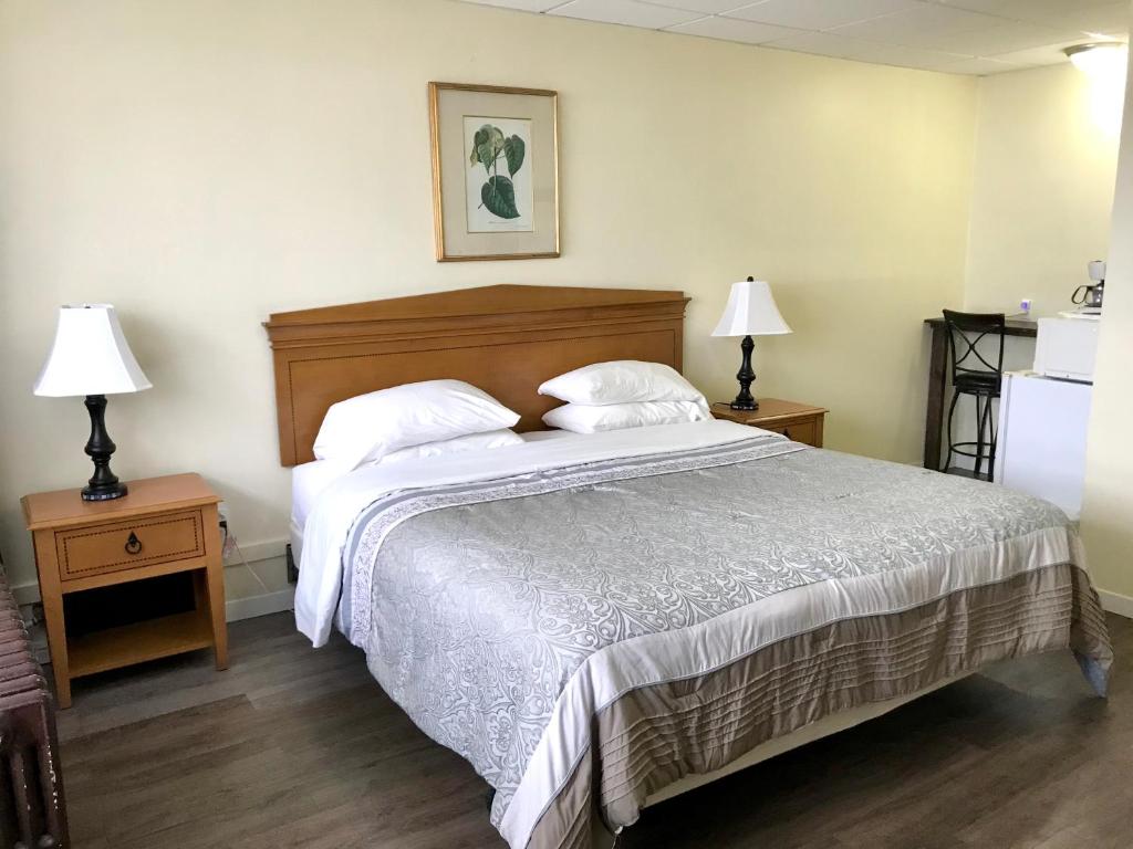 Lakeside Inn photo