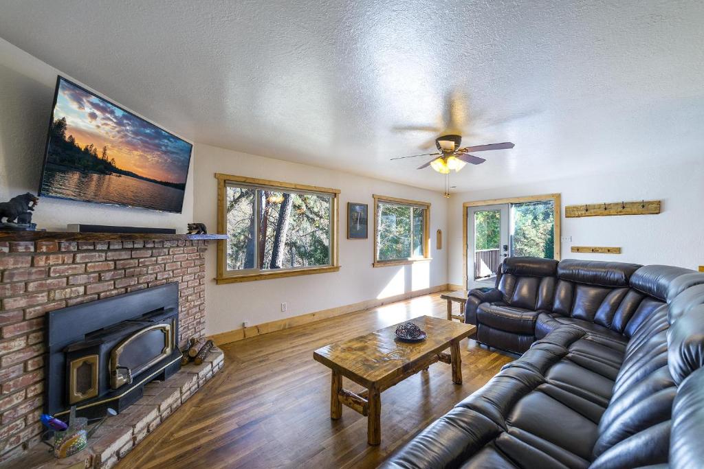 Magic Escape, Oakhurst