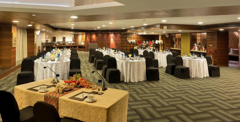 Sahara Star Hotel, Mumbai 2024 Updated Prices, Deals