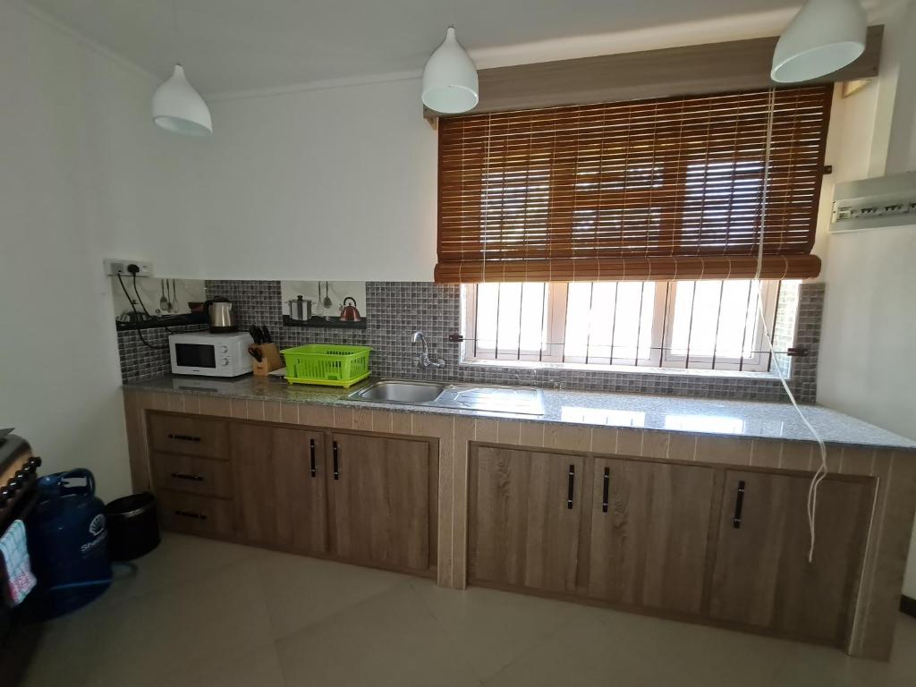 Sunny Bay Apartments photo