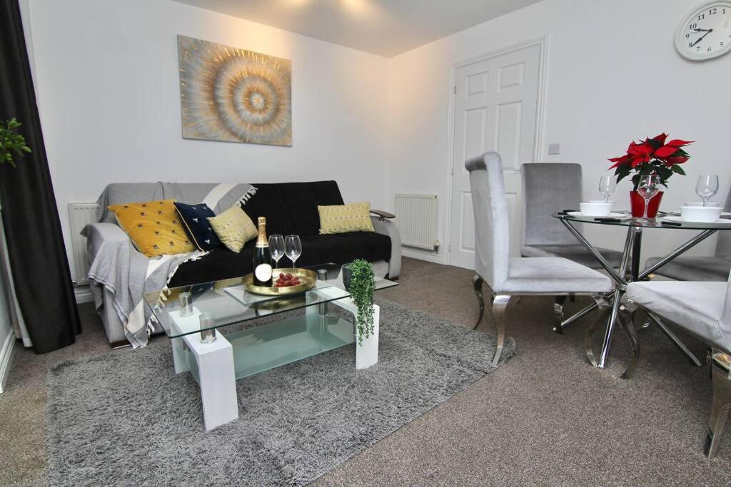 Daimler House - Cosy Home Near Coventry City Centre, Coventry
