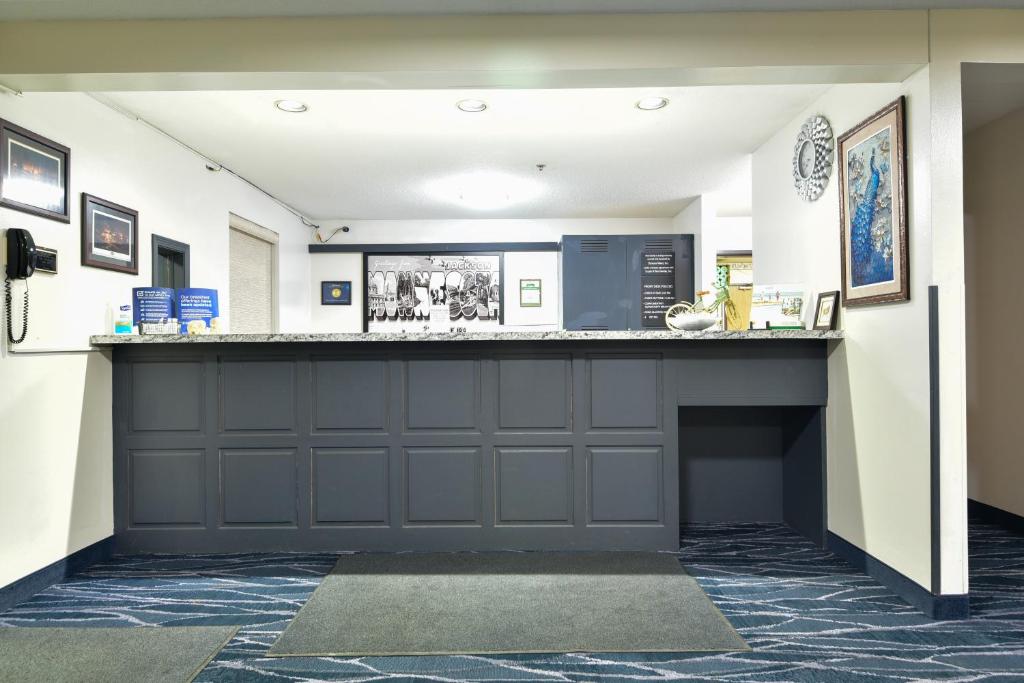 Super 8 by Wyndham Jackson MN photo