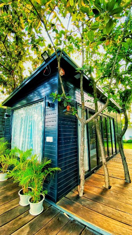 Exterior view, Kampot Riverfront Boutique in Kampot