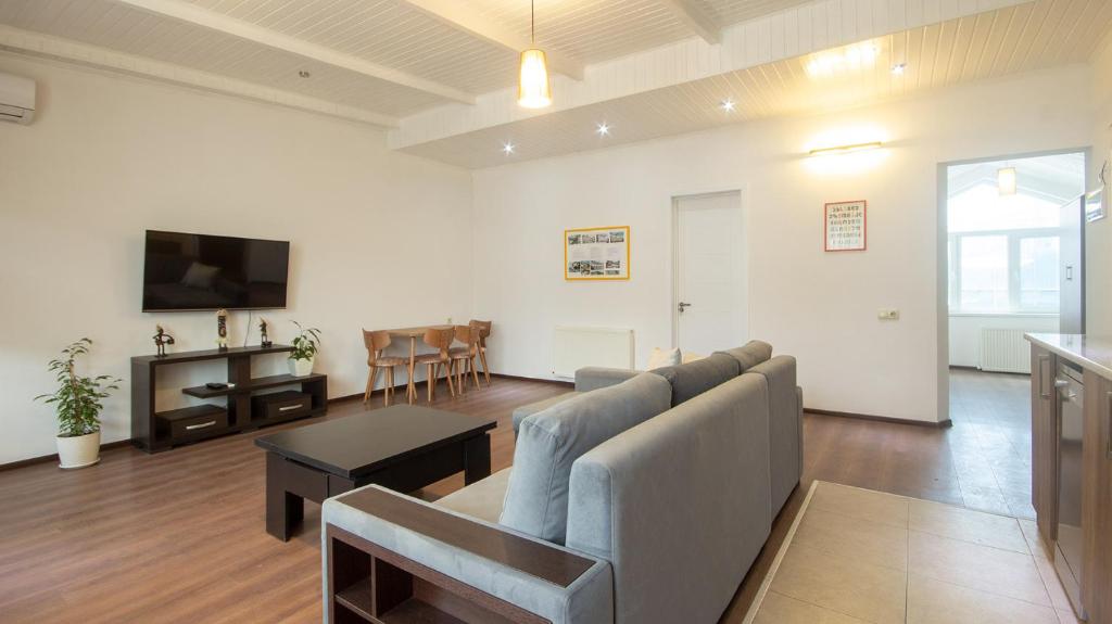 Big Terrace apartment on Liberty Square — Hotel in Tbilisi