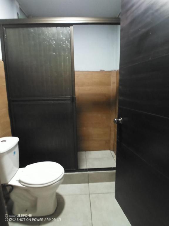 Hogar tico-estadounidense cerca de aeropuerto photo
