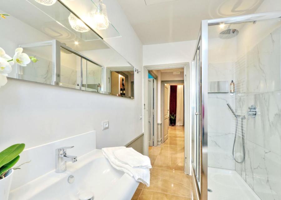 Piranesi Charmsuite photo