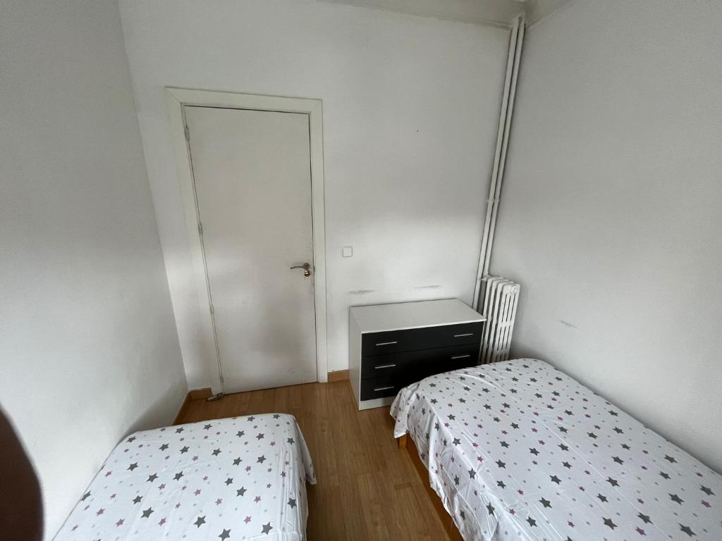 habitacion matrimonial en piso compartido en el centro de Madrid photo