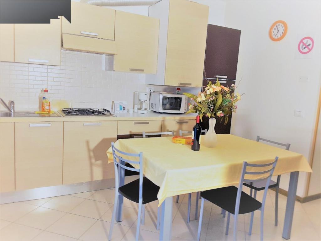 IRIS 20 In posizione strategica, indipendente, all'interno del Villaggio dei Fiori - 5