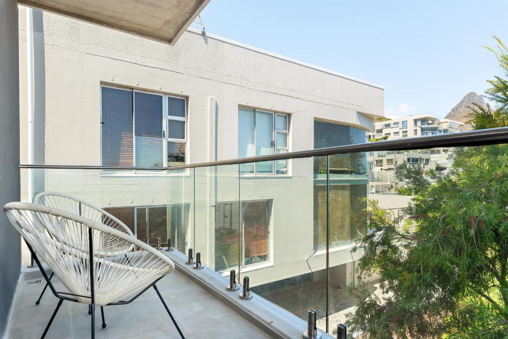One Calais Luxury Apartments photo