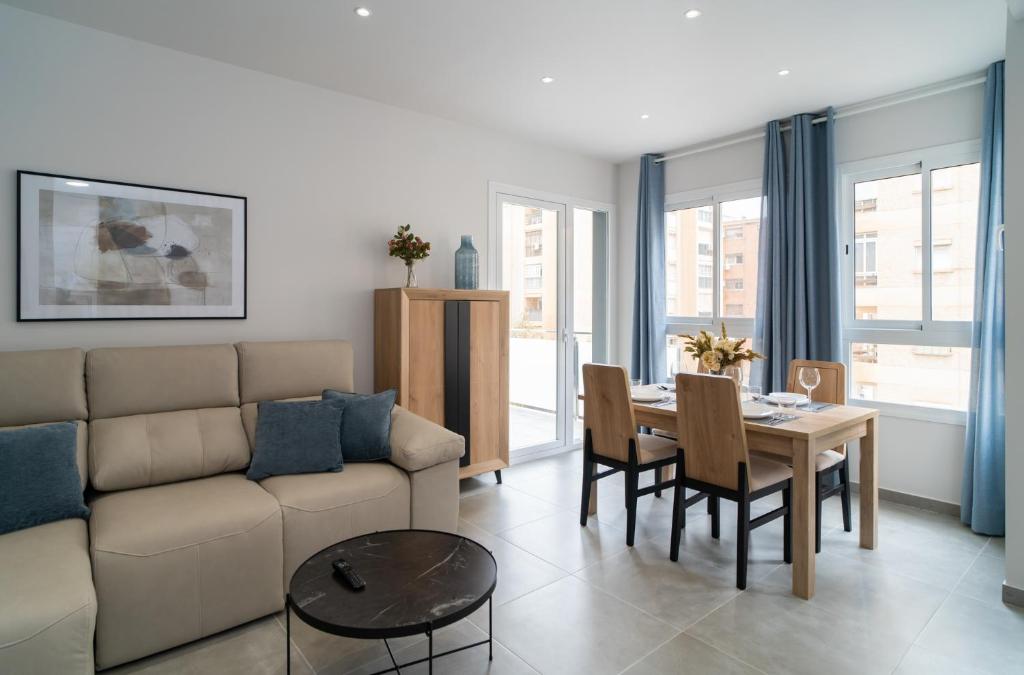 AAC Málaga - Amplio apartamento con terraza, totalmente equipado, nuevo, muy bien ubicado - 2