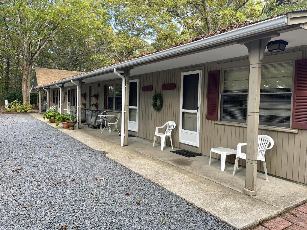 Midway Motel & Cottages photo