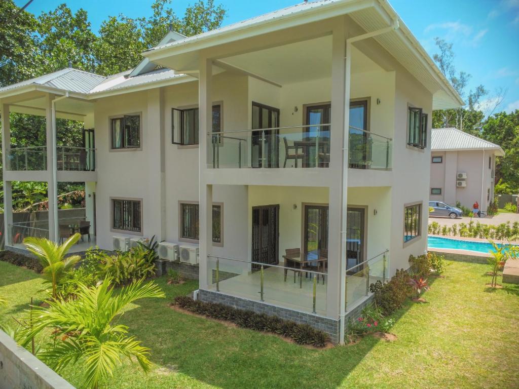 Palm Holiday Apartments photo