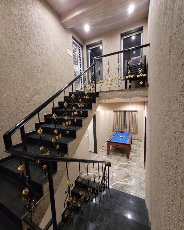 MOUNT RESORTS LONAVALA 5 BHK LUXURIOUS VILLA WITH PRIVATE POOL AND FULL SIZE CRICKET FOOTBALL TURF photo