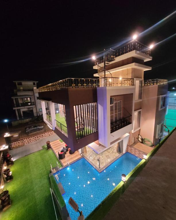 MOUNT RESORTS LONAVALA 5 BHK LUXURIOUS VILLA WITH PRIVATE POOL AND FULL SIZE CRICKET FOOTBALL TURF photo