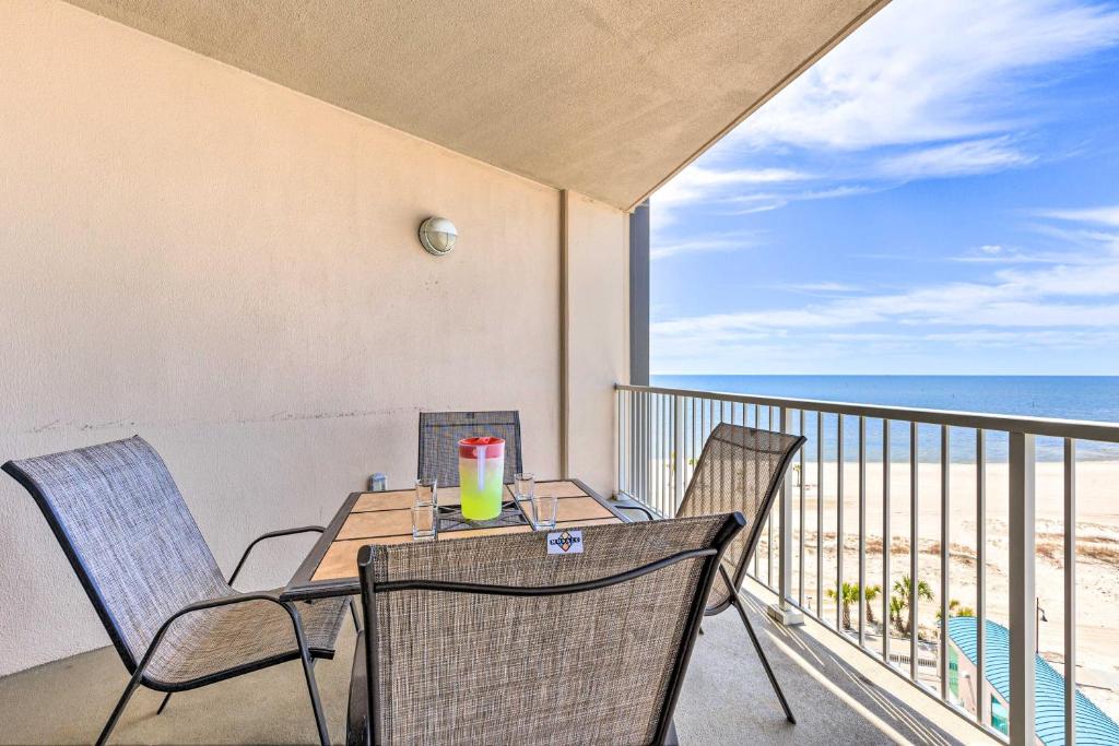 Spacious Biloxi Getaway with Pools and Beach Access!, Biloxi