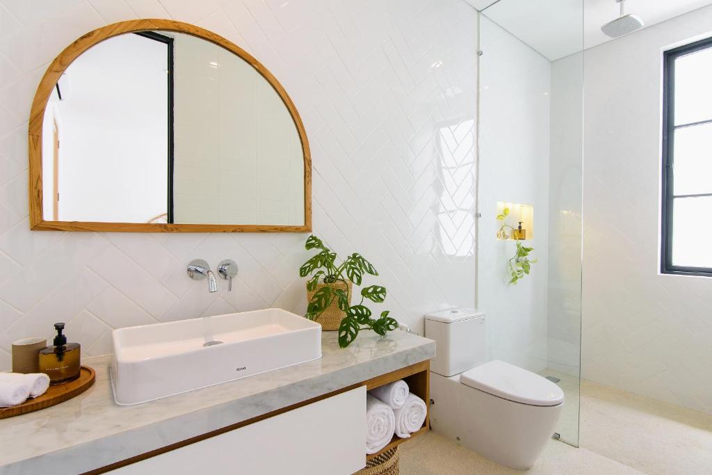 VILLA UNDER THE SUN· Luxury & Indulgence - close to FINNS BEACH CLUB photo