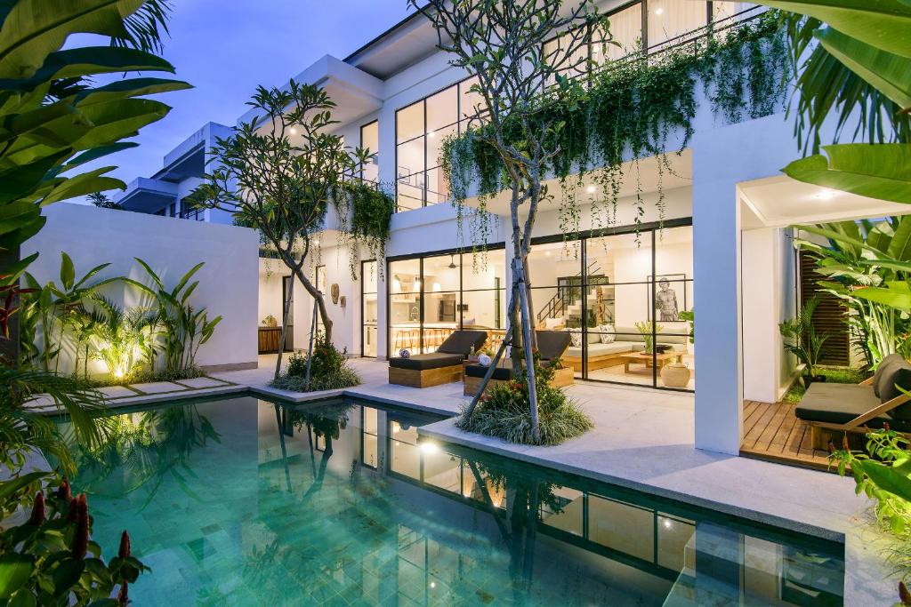 VILLA UNDER THE SUN· Luxury &amp; Indulgence - close to FINNS BEACH CLUB — Hotel in Bali
