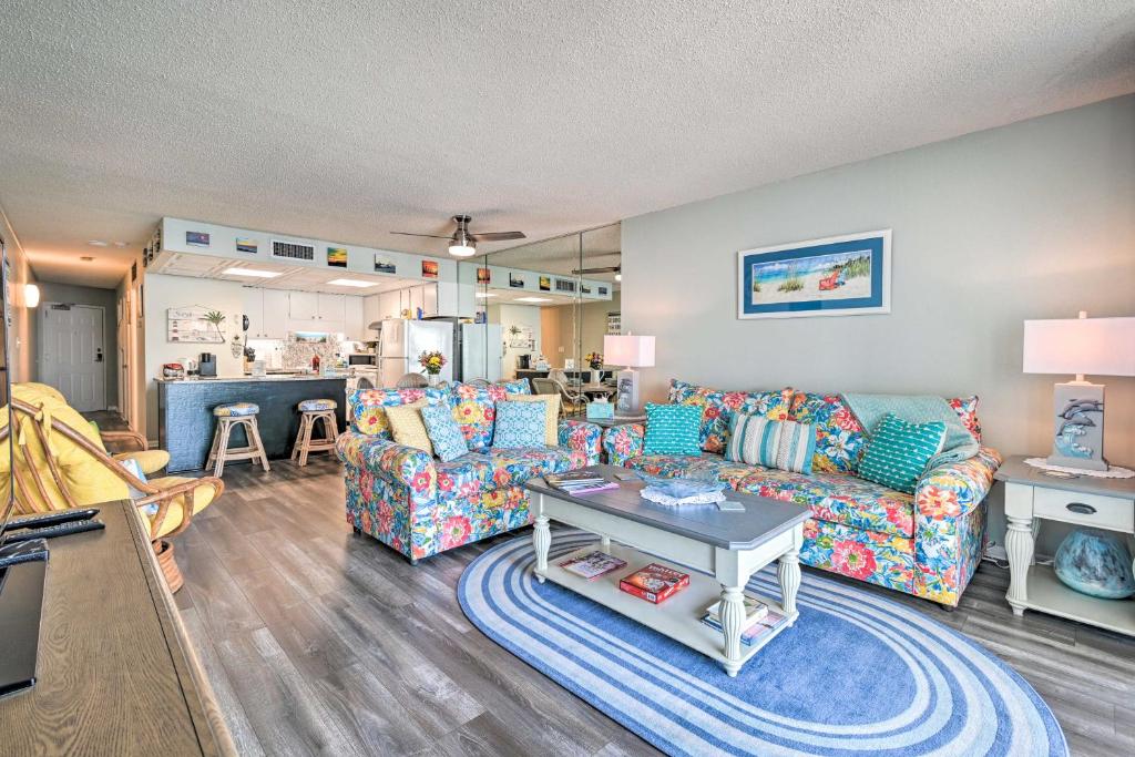 Oceanfront Oasis with Deck and Resort Beach Access!, Myrtle Beach