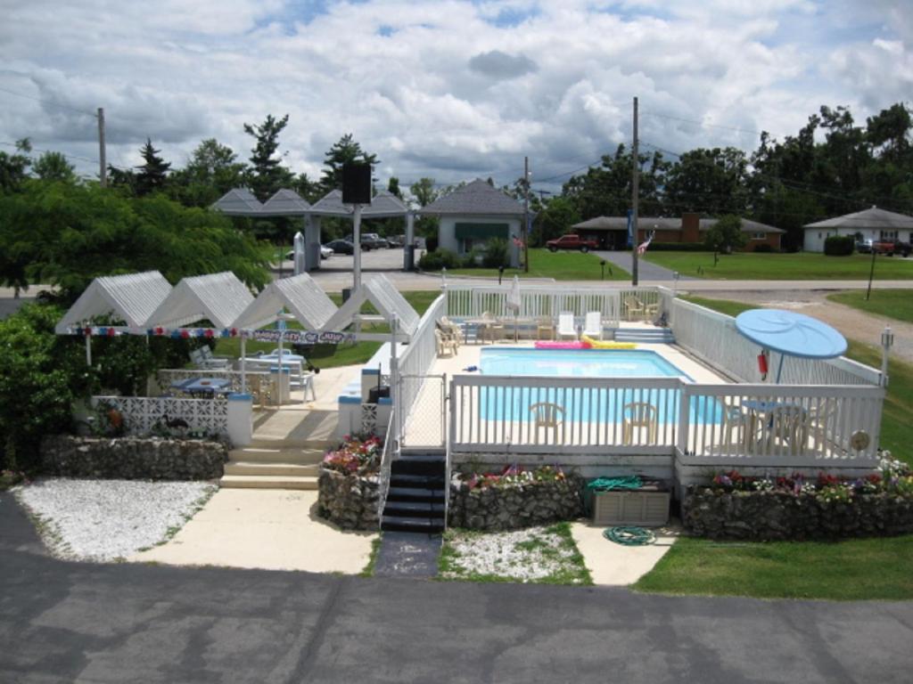 Twin Lakes Inn photo
