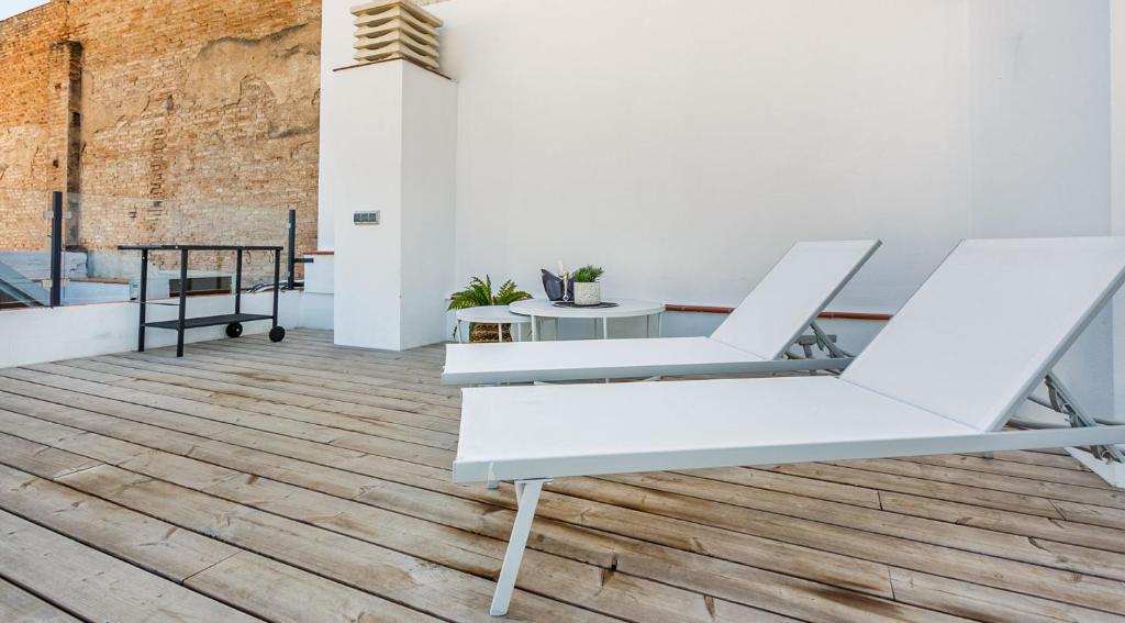 Precioso Ático de diseño, gran Terraza de 35 m2 y de 16 m2 y Garaje en pleno Centro - 2