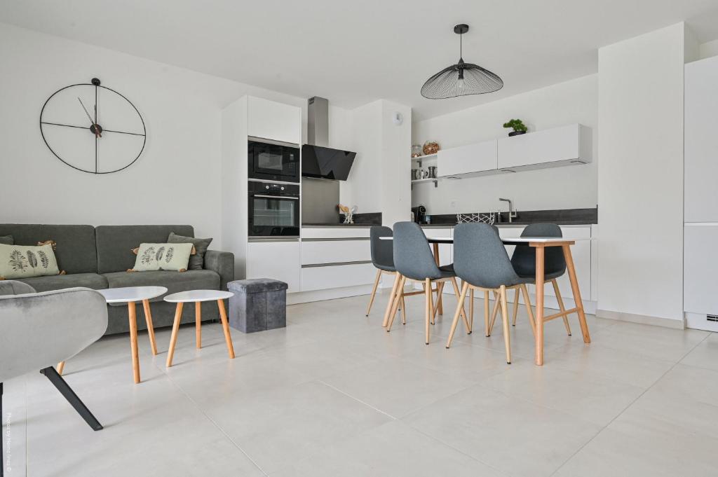 T4 NEUF - JARDIN-TERRASSE ET PISCINE – ACCÈS DIRECT PLAGES ET CENTRE VILLAGE – App C 12 - 4